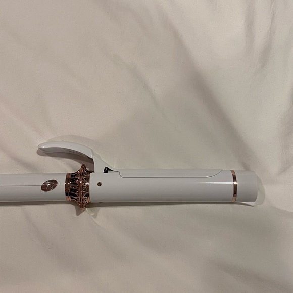 T3 1” curling iron - Picture 3 of 6